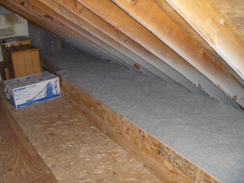 Cellulose insulation was installed in the attic, but with storage space in mind: certain parts of the attic floor were left cellulose-free.